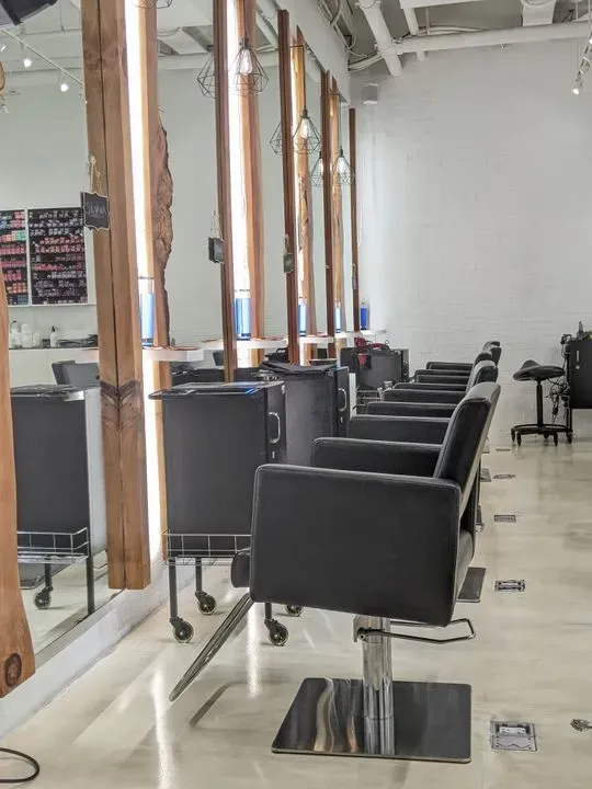 https://cdn.salonspotlight.com/photos/0gvyM86fP1IcAWBFKTgx/79881055-66ef-4d23-b735-baf056711502_720x720