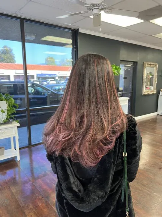 https://cdn.salonspotlight.com/photos/0iNeqVIsLO7RGuvRMzwc/71d4d2d9-6f51-4342-9c0d-f09c1b206593_720x720