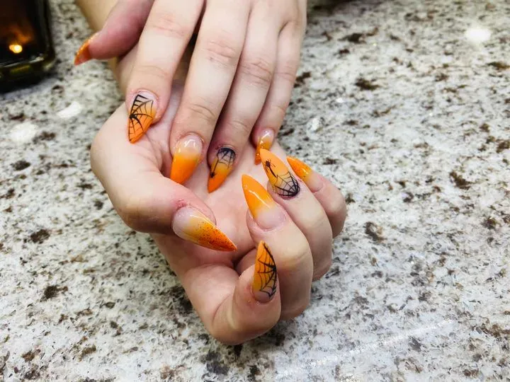 https://cdn.salonspotlight.com/photos/0j0YRgX8MmgQMxDKukUo/ad51dafb-5344-4858-9e7a-a8569450f5df_720x720