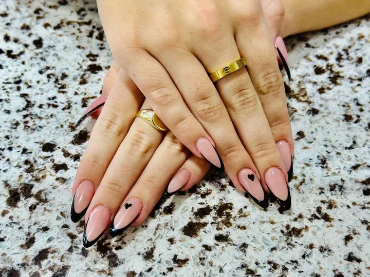 https://cdn.salonspotlight.com/photos/0j0YRgX8MmgQMxDKukUo/e5be8023-6a3e-45e2-8994-02c728210606_720x720
