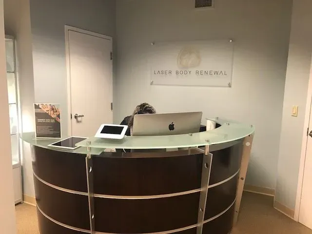 https://cdn.salonspotlight.com/photos/0jeUvL4edKByAT2REvsE/a2235b98-a390-40e5-ab03-001866d2b964_720x720