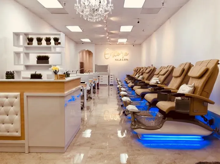 https://cdn.salonspotlight.com/photos/0koR6bCbIOJaz2u2leaS/9e5fbc72-85b2-4a99-a435-36fff1f6bf38_720x720