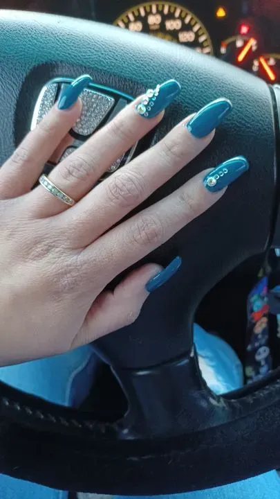 https://cdn.salonspotlight.com/photos/0ligDBoFTwVaAfwoyXfO/120ea22a-7777-4792-980c-6cd0bdcc6fd5_720x720