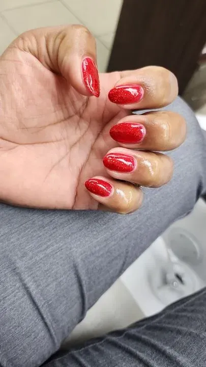 https://cdn.salonspotlight.com/photos/0ligDBoFTwVaAfwoyXfO/41d27cb9-62cb-40cc-acfb-0d1534d198f8_720x720