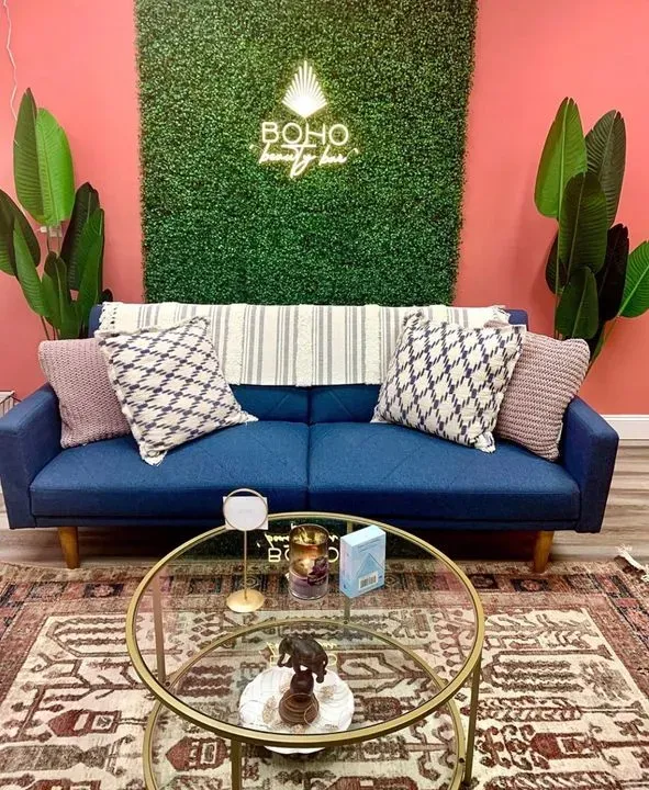 https://cdn.salonspotlight.com/photos/0lzJtgwszhqaVUrGJD5Z/78831559-c87b-4a1c-9438-ec1819c3b14d_720x720