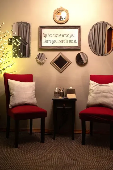https://cdn.salonspotlight.com/photos/0mGb9WmNof9PCutVrJEj/b98249f8-7bec-447c-9416-8998d4c52241_720x720
