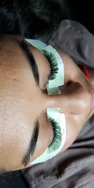https://cdn.salonspotlight.com/photos/0mt4GScQEICfKHoCUkYu/d9e51e7f-0934-444b-8dd4-85a405c79c76_720x720