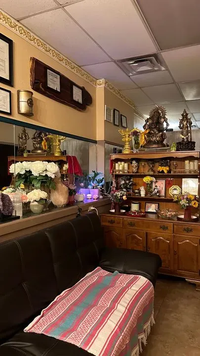 https://cdn.salonspotlight.com/photos/0o0Oq5IIeYE3duuFn1Im/be26b6fa-81ab-4058-9107-f761a50b68c1_720x720