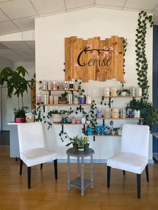 https://cdn.salonspotlight.com/photos/0o3dgfZZiJ8NIAGkpjh0/ee7fce23-e0db-4515-98e2-6bbd81880c55_720x720