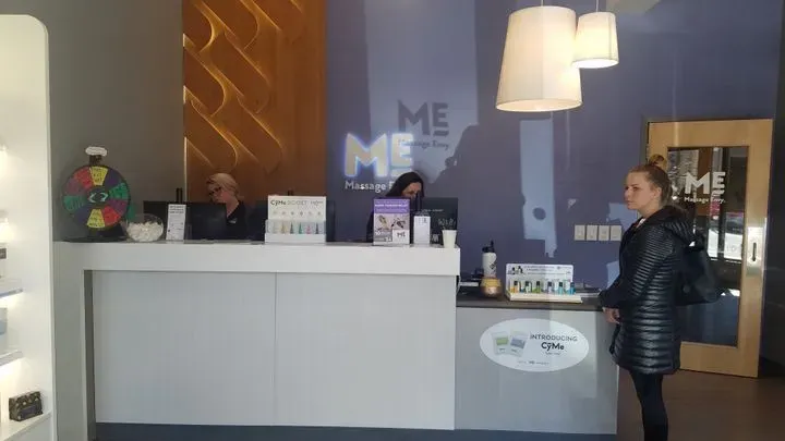 https://cdn.salonspotlight.com/photos/0o6jlaRE4h4st9vuvYls/e0eece86-a233-4ac2-a6f3-ad95a4e76686_720x720