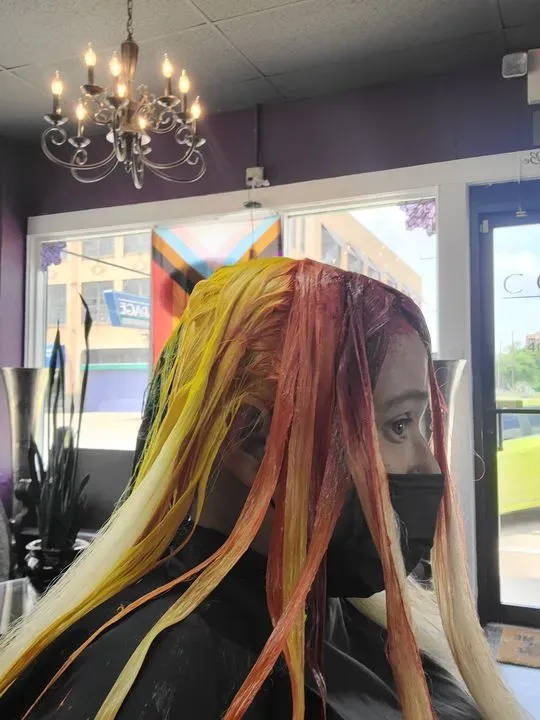 https://cdn.salonspotlight.com/photos/0oaUUNtAzrl1gagZxRfW/2b43bf80-24f8-48aa-9ad8-548b5c61b8cb_720x720