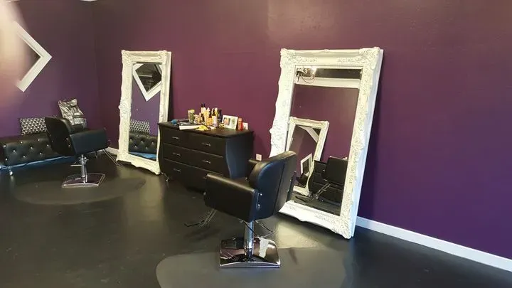https://cdn.salonspotlight.com/photos/0oaUUNtAzrl1gagZxRfW/9af12e8b-5556-44f3-a675-da9d5d1429e2_720x720