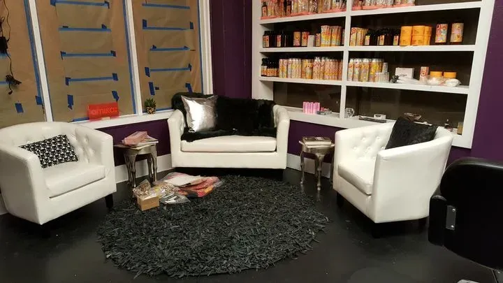 https://cdn.salonspotlight.com/photos/0oaUUNtAzrl1gagZxRfW/e51dfd61-579e-491a-992a-1421cb43cc69_720x720