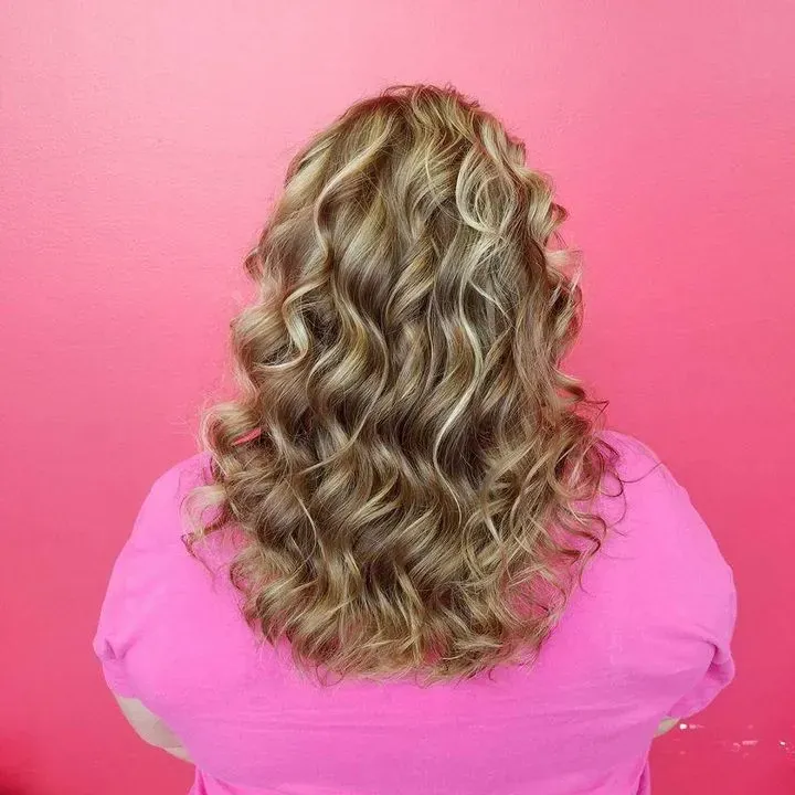 https://cdn.salonspotlight.com/photos/0ohMhpKANrCN3AIa3HQt/549c8517-da36-4162-bbb1-bbf4c57cab6d_720x720