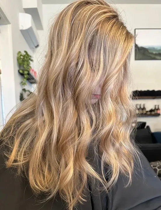 https://cdn.salonspotlight.com/photos/0orGHfufEdwZnGrXCP0n/8568028d-870c-4647-931d-fe72e63d3b1f_720x720