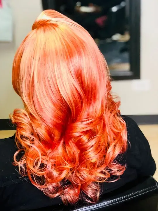 https://cdn.salonspotlight.com/photos/0qm0OwNvjfsf7793POuD/29f5626d-f182-4ff9-8bcb-c3bcf041ff4b_720x720