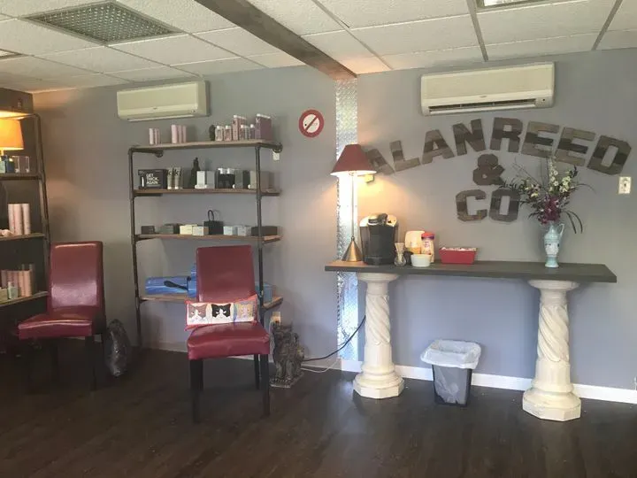 https://cdn.salonspotlight.com/photos/0qv2dtMr0S8yhm5vvNzY/9798187a-cbc7-4208-8ebc-3fdab87b6a05_720x720