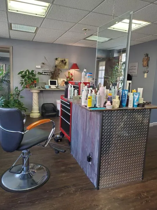 https://cdn.salonspotlight.com/photos/0qv2dtMr0S8yhm5vvNzY/a50ce29a-615a-4803-82ad-264cf1631da6_720x720