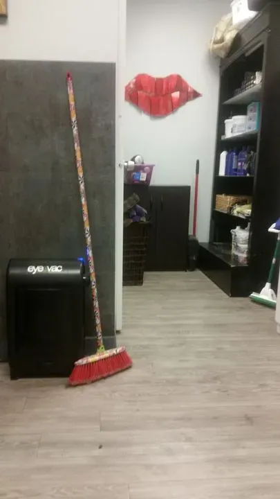 https://cdn.salonspotlight.com/photos/0ut8dzTGwxbZp0Cn0PV7/69c51038-515a-4415-a498-5f53f0560323_720x720