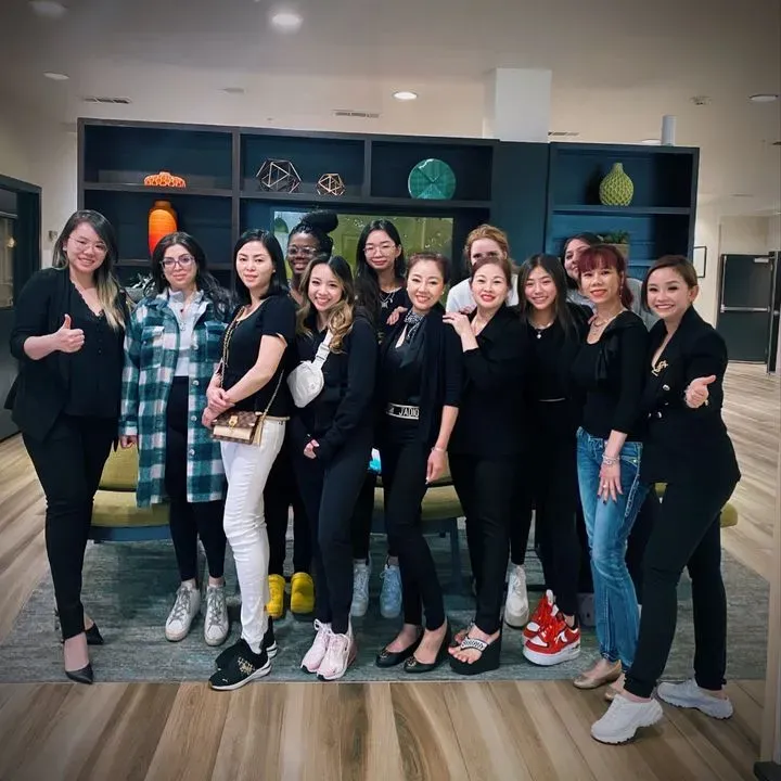https://cdn.salonspotlight.com/photos/0v3n8FzXtoAK2KtiwsJ2/4b3d310b-ca33-4e2a-878e-6b9844c7f70a_720x720