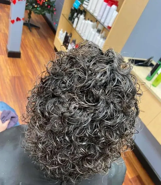 https://cdn.salonspotlight.com/photos/0vqgnkzl8FHwBR36Hh41/1ff2d1b4-022e-4872-bad9-bd14dd759035_720x720
