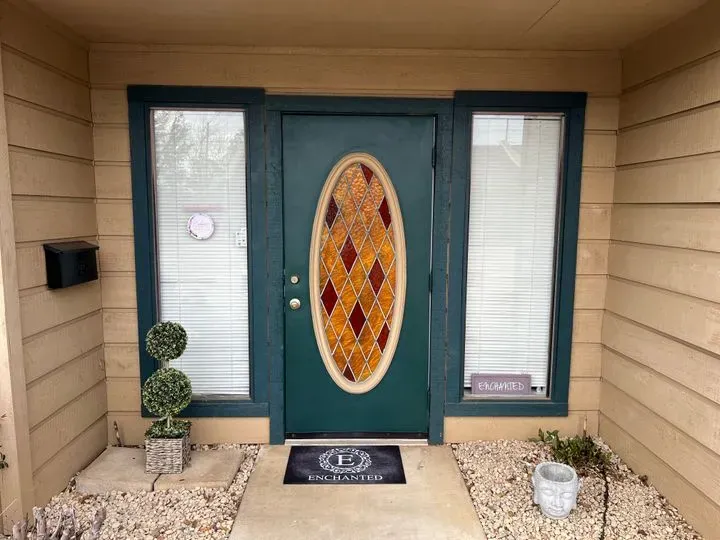 https://cdn.salonspotlight.com/photos/0wJqFroiMkxN30NshF2f/f96ee3f9-b793-4156-8f1a-6951195effb1_720x720