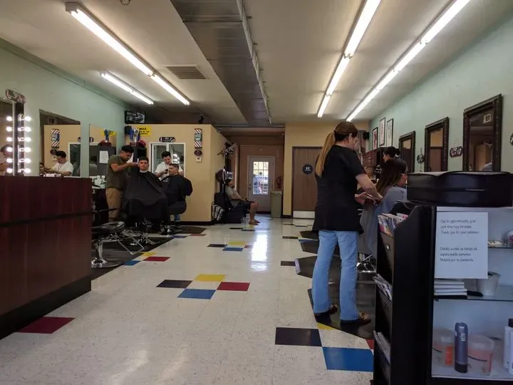 https://cdn.salonspotlight.com/photos/0wZqNJRAPIhuVpT0bitR/96e849be-5c2c-4fc7-bcab-a9ca14249b01_720x720