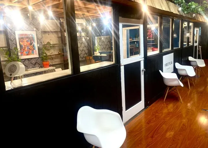 https://cdn.salonspotlight.com/photos/0wsNIQSe4rbWAyXQ1sUS/247e8f79-5ccb-4756-a7c0-c0798b525e57_720x720