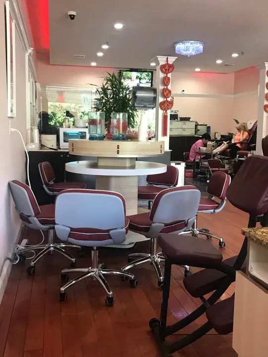 https://cdn.salonspotlight.com/photos/0x3Cg4uC0e4bbGccQF4O/1e2cb48b-5f60-4136-8cf2-ced3bd051c6c_720x720
