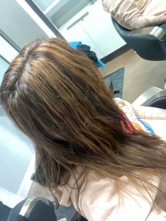 https://cdn.salonspotlight.com/photos/0y7yTK36qt1v0T3hF9nr/ff055027-d8b2-4acc-89bd-11dbc7cd1ad1_720x720
