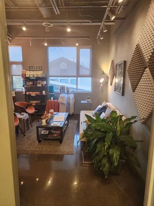 https://cdn.salonspotlight.com/photos/0zSnD0WjyIyuksfL5M8U/e477ca7e-3d33-431b-b902-04821604ceaa_720x720