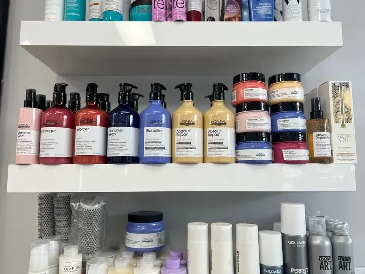 https://cdn.salonspotlight.com/photos/11o9unkD1W8dH4Nv7Rgf/c4e6835b-65f4-47ef-b66e-f5f82271d00a_720x720