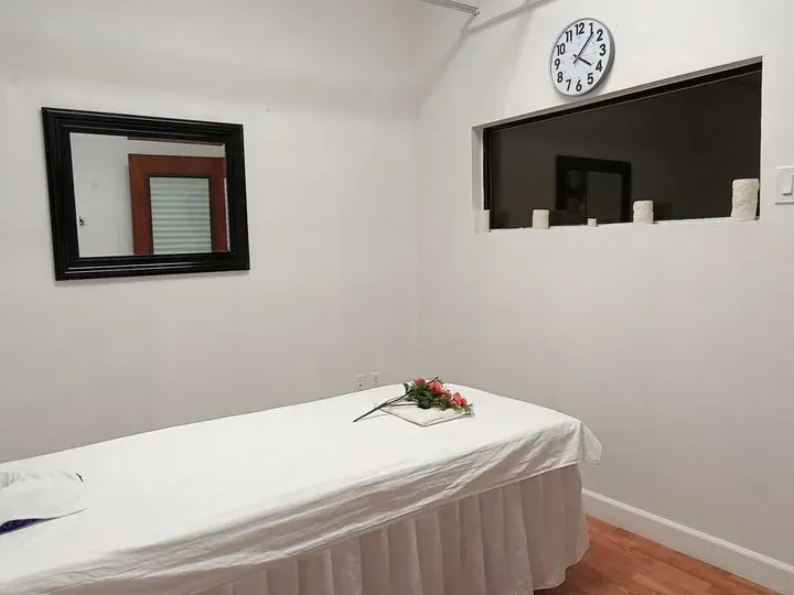 https://cdn.salonspotlight.com/photos/12PeOBPC0txdW4J5DFRP/e14a2b7a-4111-4e4c-9e22-e2188d942a81_720x720