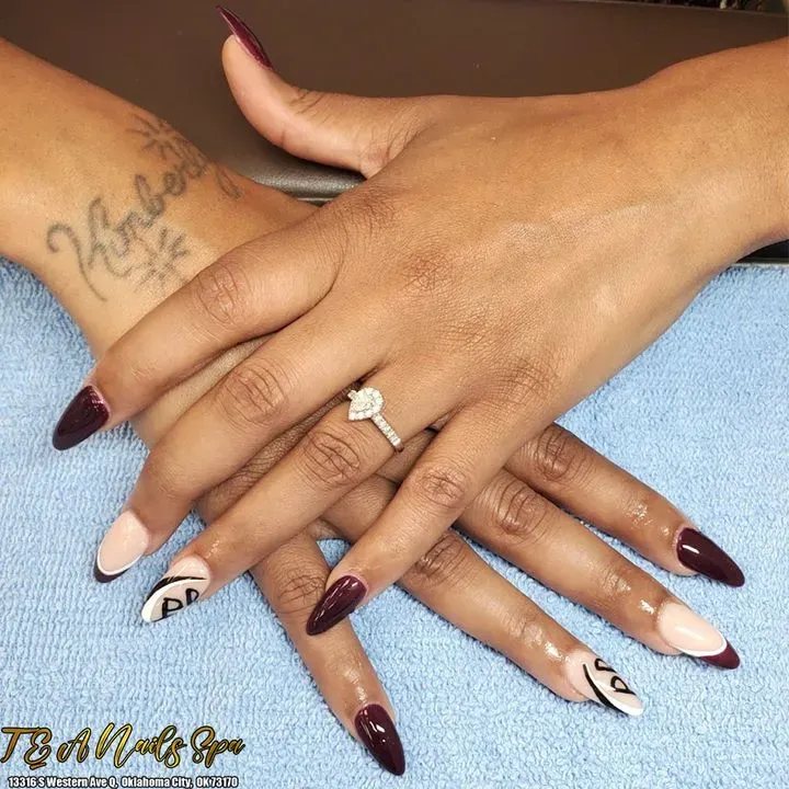 https://cdn.salonspotlight.com/photos/13SY9E4CEIDkTnpZDiJm/3499a550-4dcd-4acb-bde4-9df51cb24b35_720x720