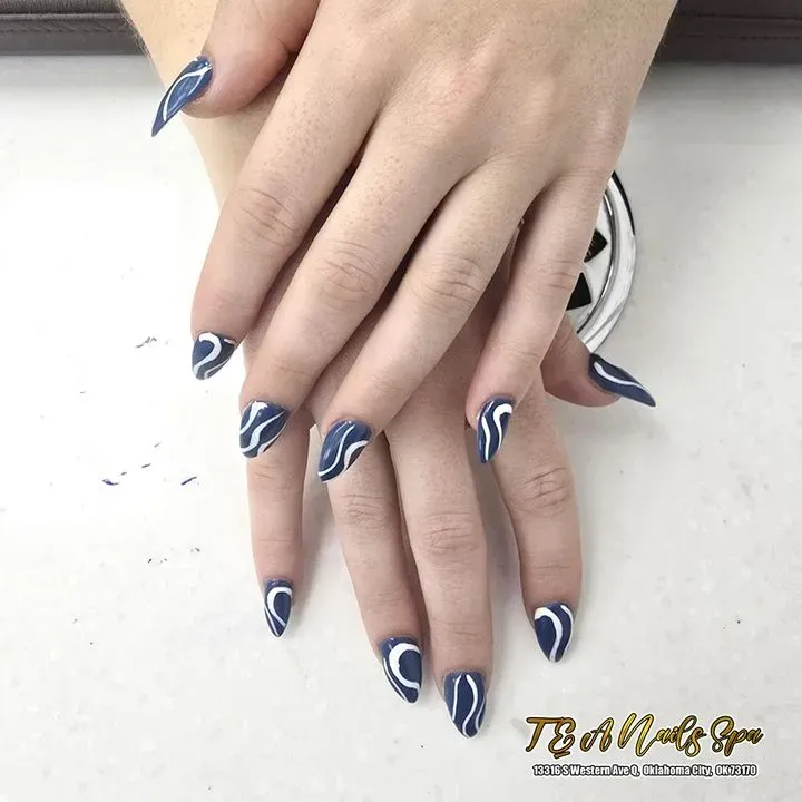 https://cdn.salonspotlight.com/photos/13SY9E4CEIDkTnpZDiJm/cdd54fab-c7d3-4110-a0a5-94bb0a977158_720x720
