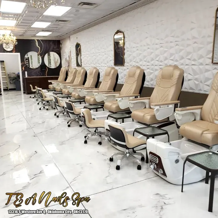 https://cdn.salonspotlight.com/photos/13SY9E4CEIDkTnpZDiJm/ffb41843-41f3-4e76-8c82-a9509b414d83_720x720