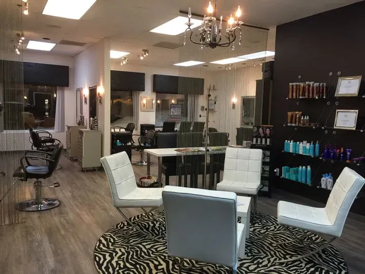 https://cdn.salonspotlight.com/photos/1561pzLjyk7jrc70HamF/64482ce9-1ad5-4a91-a411-47c338fac5a1_720x720