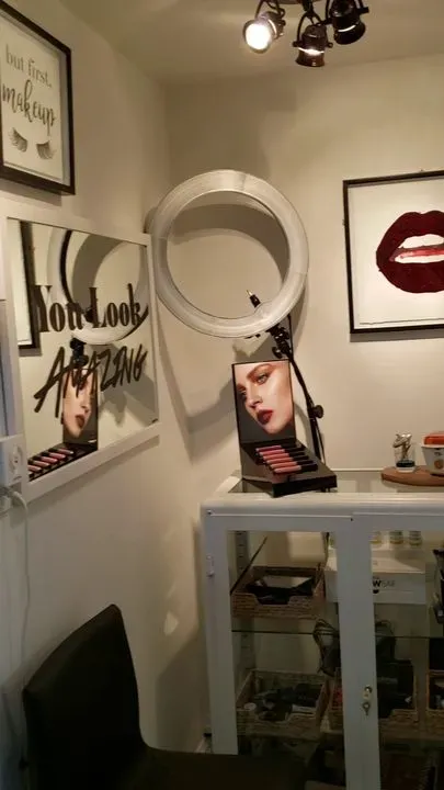 https://cdn.salonspotlight.com/photos/16NLCpnDahaW4stphKxm/0547dc87-0935-4765-ac90-e0bd9bcdef78_720x720