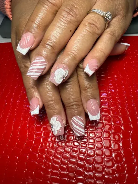 https://cdn.salonspotlight.com/photos/178ph7UAnVFrO1xEkIOu/2bf20abd-9b1f-4b59-b19a-678338181e1b_720x720