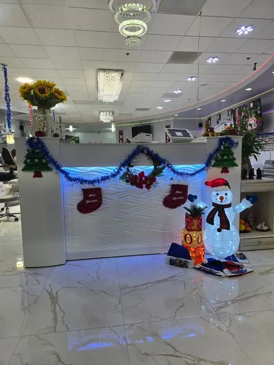 https://cdn.salonspotlight.com/photos/178ph7UAnVFrO1xEkIOu/8e90f2f9-e59d-48a3-8771-3b2d19a83307_720x720