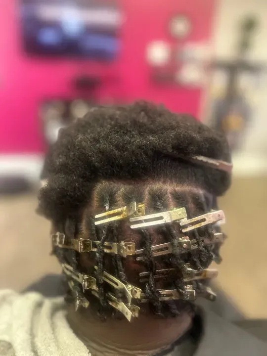 https://cdn.salonspotlight.com/photos/18d0sRLjn3oeZ8azRF7B/9799ec6b-b6e2-48d3-adc7-2a5153fbf914_720x720
