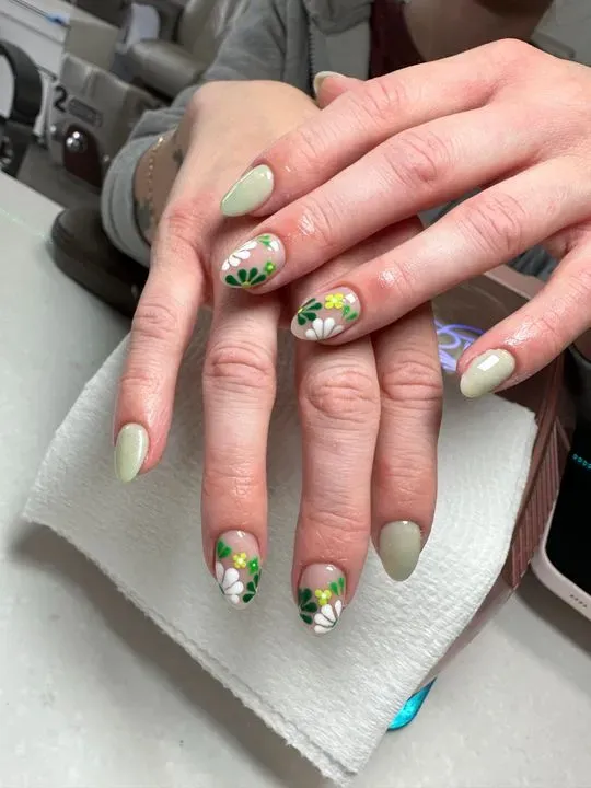 https://cdn.salonspotlight.com/photos/18pgJlQ4Ck92yD5Ea5VC/0ae288b8-0b67-4cb3-a04b-f75745788644_720x720