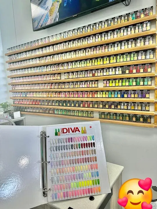 https://cdn.salonspotlight.com/photos/18pgJlQ4Ck92yD5Ea5VC/92df78a1-ddd5-496c-a82b-56a6c9df3c77_720x720