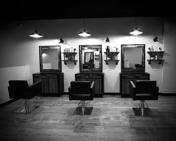 https://cdn.salonspotlight.com/photos/19OKeLf3yiRUOKHCcNRq/2dbafc9c-4a8b-4c0b-8f73-cc00ab36b24c_720x720