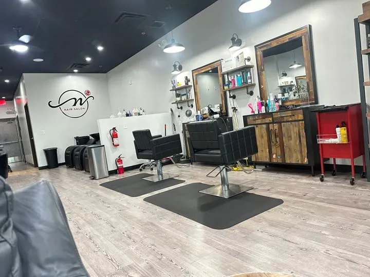 https://cdn.salonspotlight.com/photos/19OKeLf3yiRUOKHCcNRq/c1bbec29-2ece-472b-93db-eb043424cf68_720x720