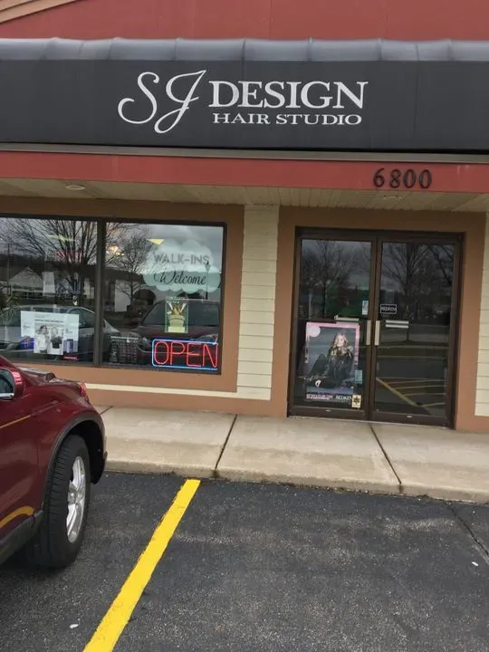 https://cdn.salonspotlight.com/photos/19yjFMZgNEbQGWPYsr6h/0d6ff85d-6dbe-4de4-9bf3-a4bd21d14032_720x720