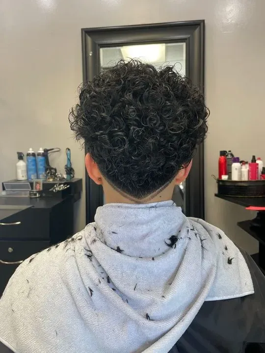https://cdn.salonspotlight.com/photos/19yjFMZgNEbQGWPYsr6h/48f70159-31f4-46ab-bf20-1c6b7c3bc8c2_720x720