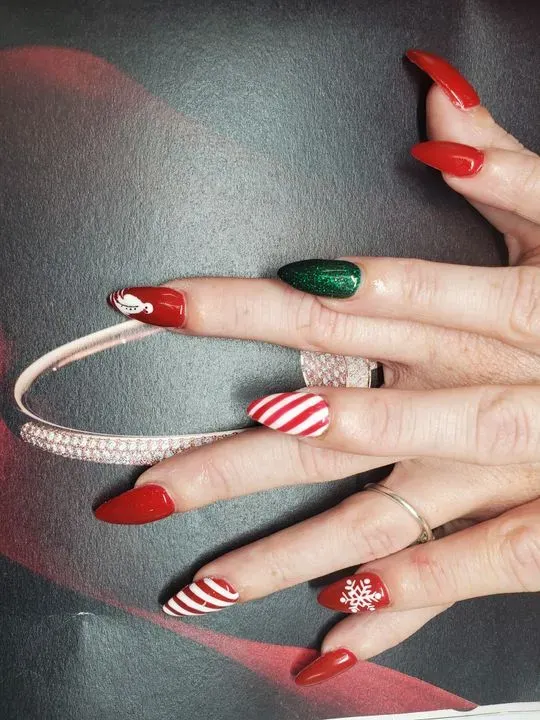 https://cdn.salonspotlight.com/photos/1A9jj0GsjWbPe0VUTlJV/6e3b38b5-70ab-4ae6-a982-010e2ba2a935_720x720