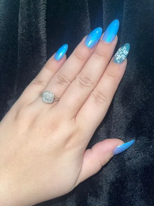 https://cdn.salonspotlight.com/photos/1A9jj0GsjWbPe0VUTlJV/bb58c2d4-8c85-432e-968d-3477ba2cc128_720x720