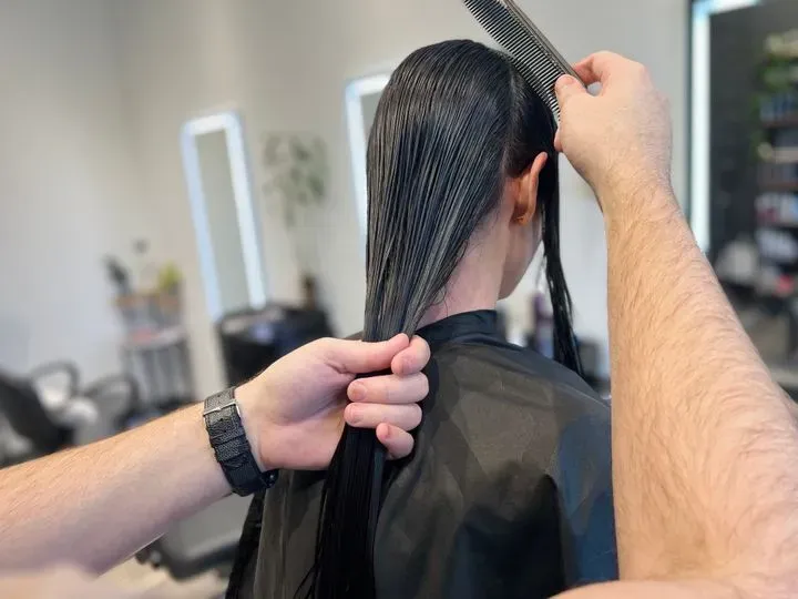 https://cdn.salonspotlight.com/photos/1AxmPfVZgl06oTothvPs/25b004c5-caa6-44bb-8276-4a8c6263a012_720x720